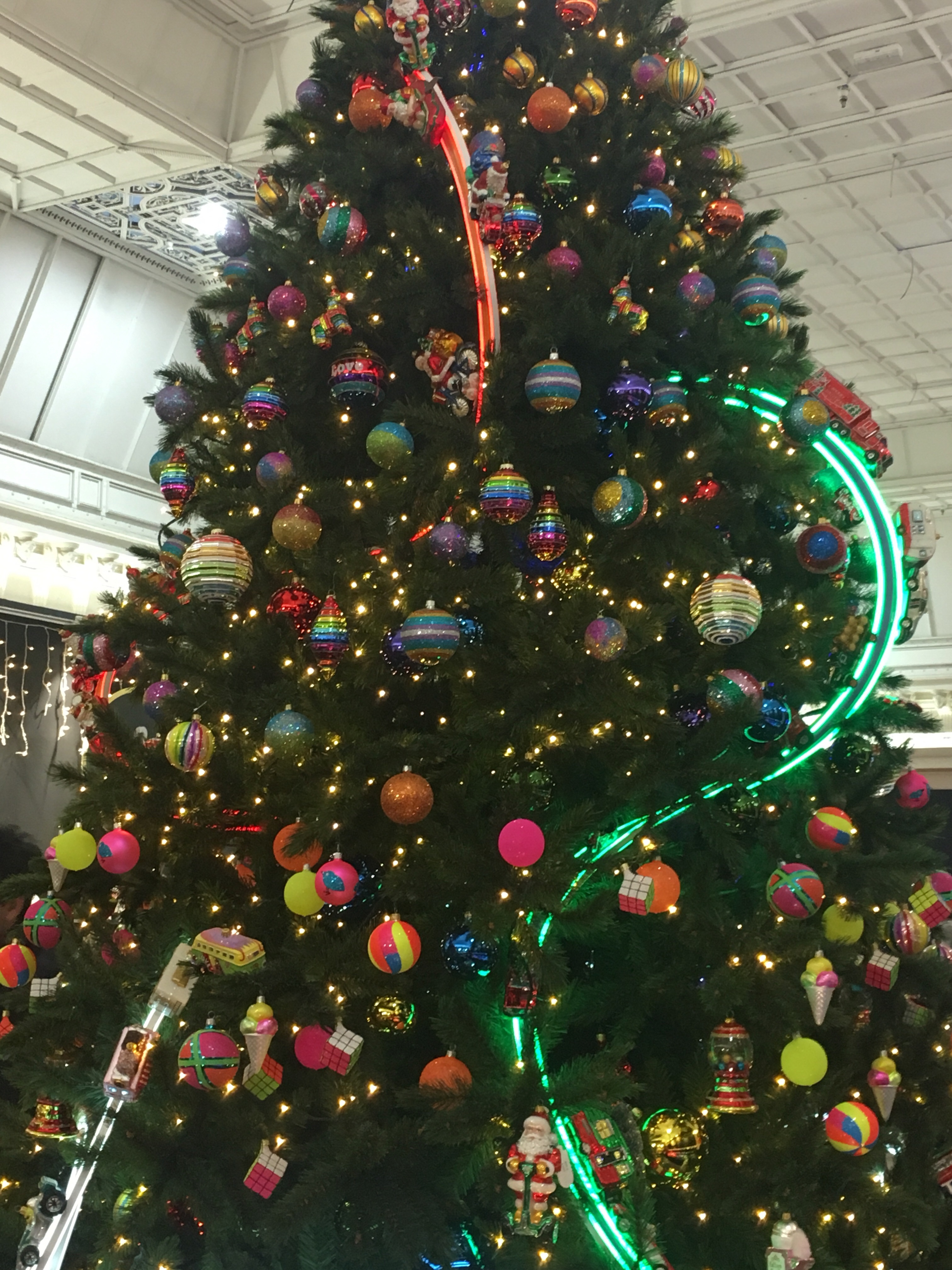 A childish Christmas at the Bon marché in Paris