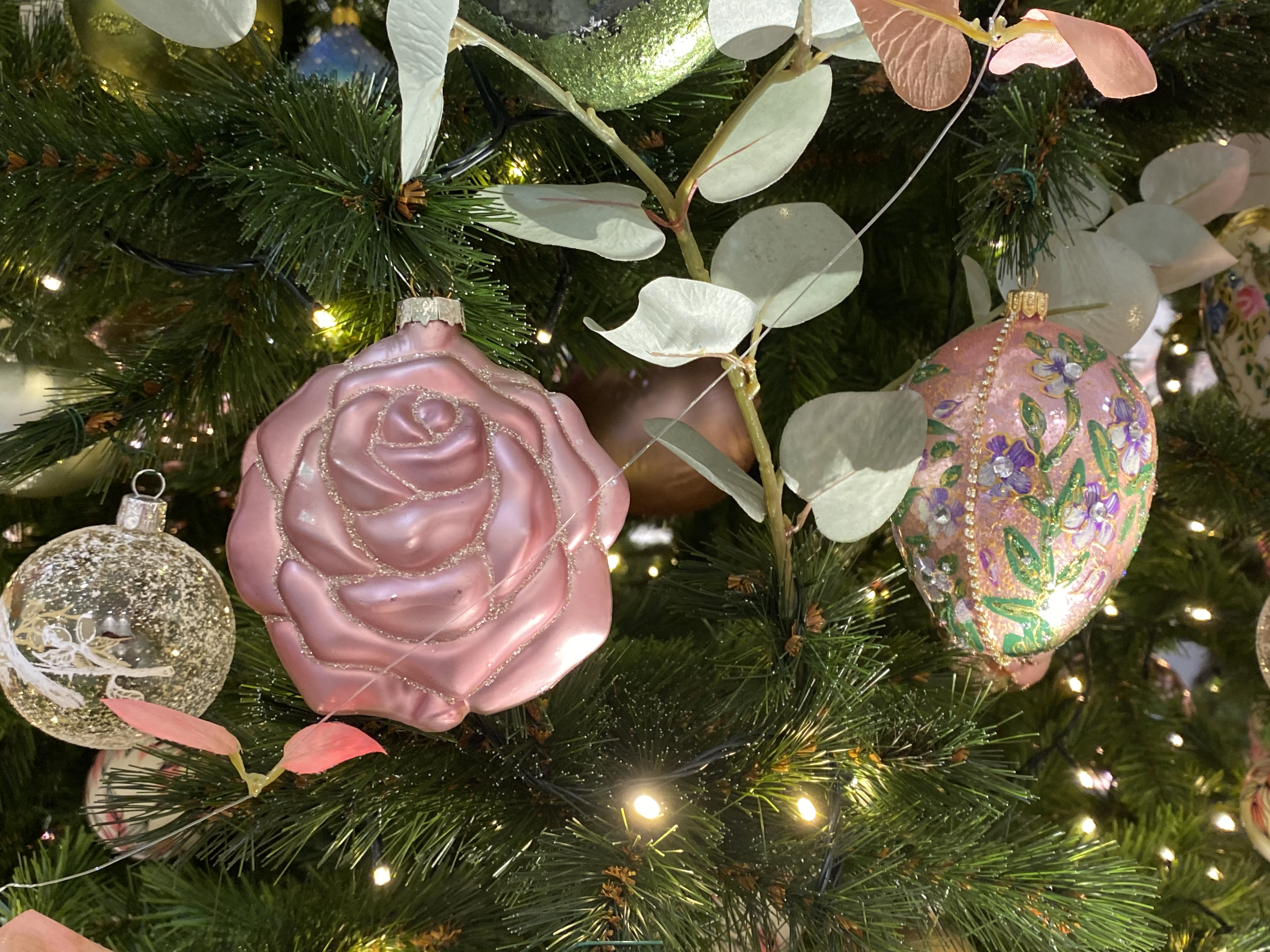 A feminine Christmas at the Bon marché in Paris