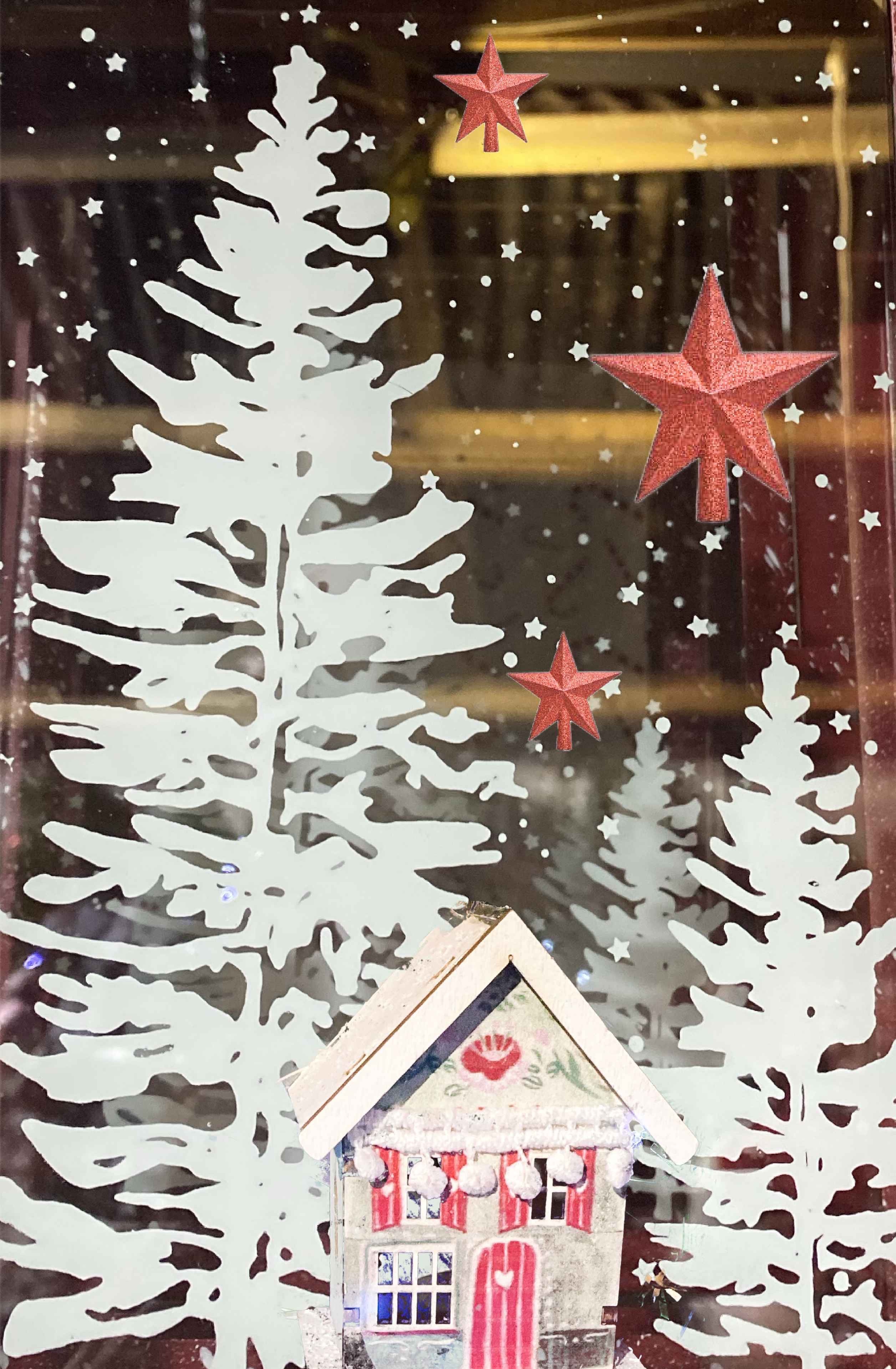 A pretty little house in a snowy forest