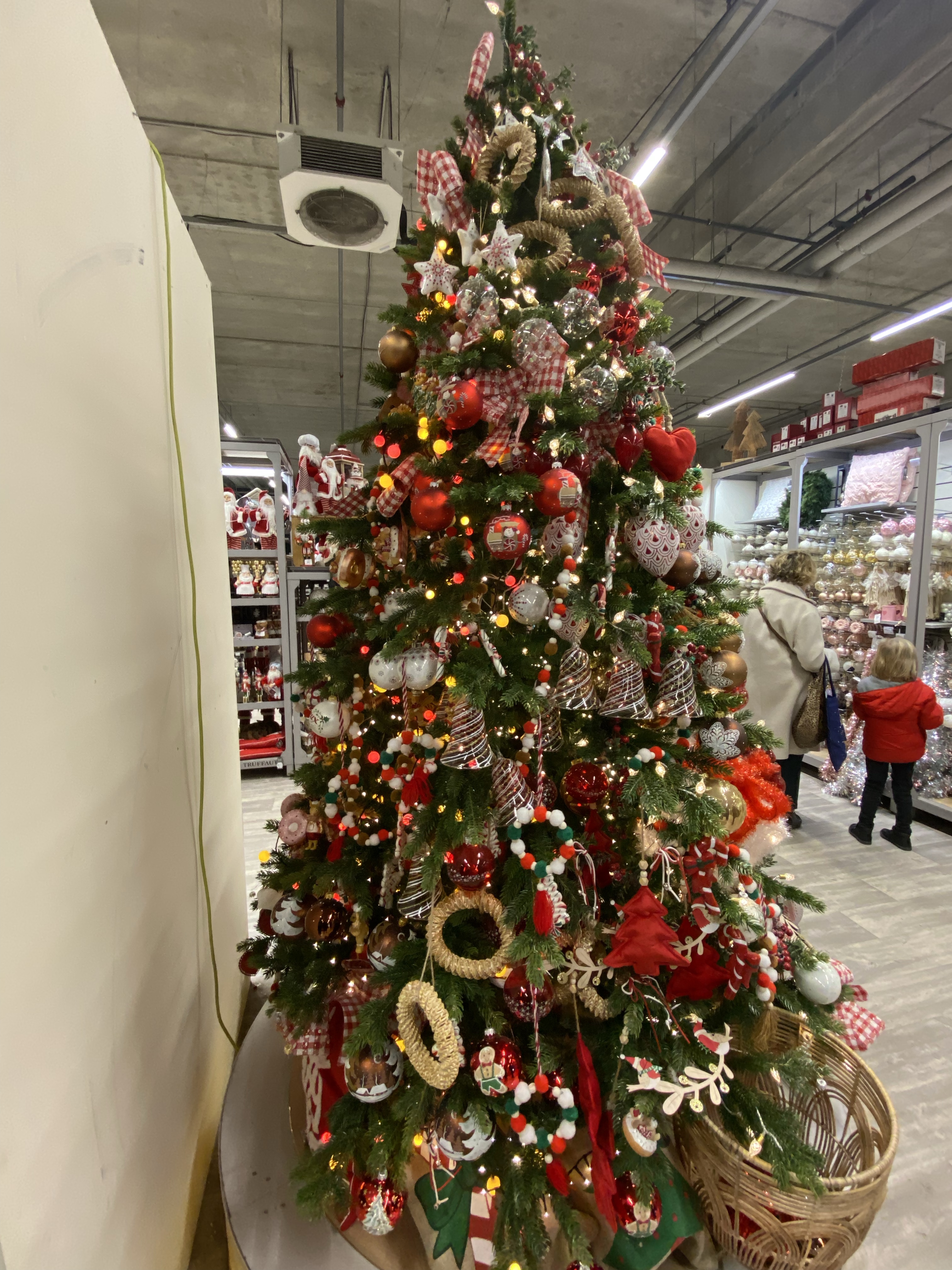 A delicious Christmas tree at Truffaut, Domus (near Paris)