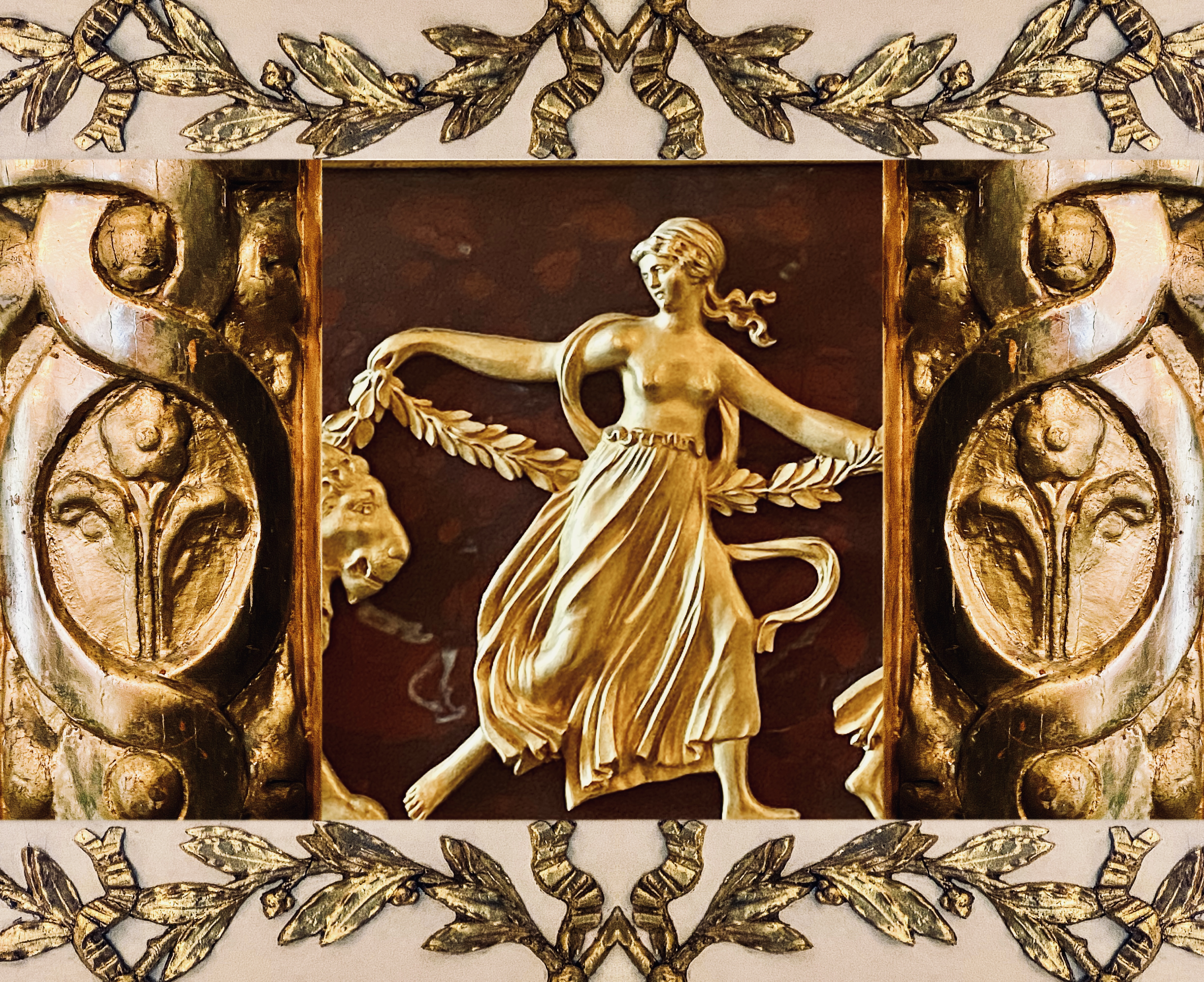 Une jeune fille en or