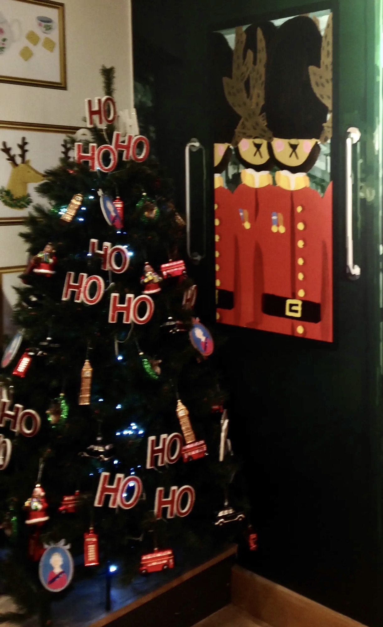 An English Christmas at the “BHV” in Paris !