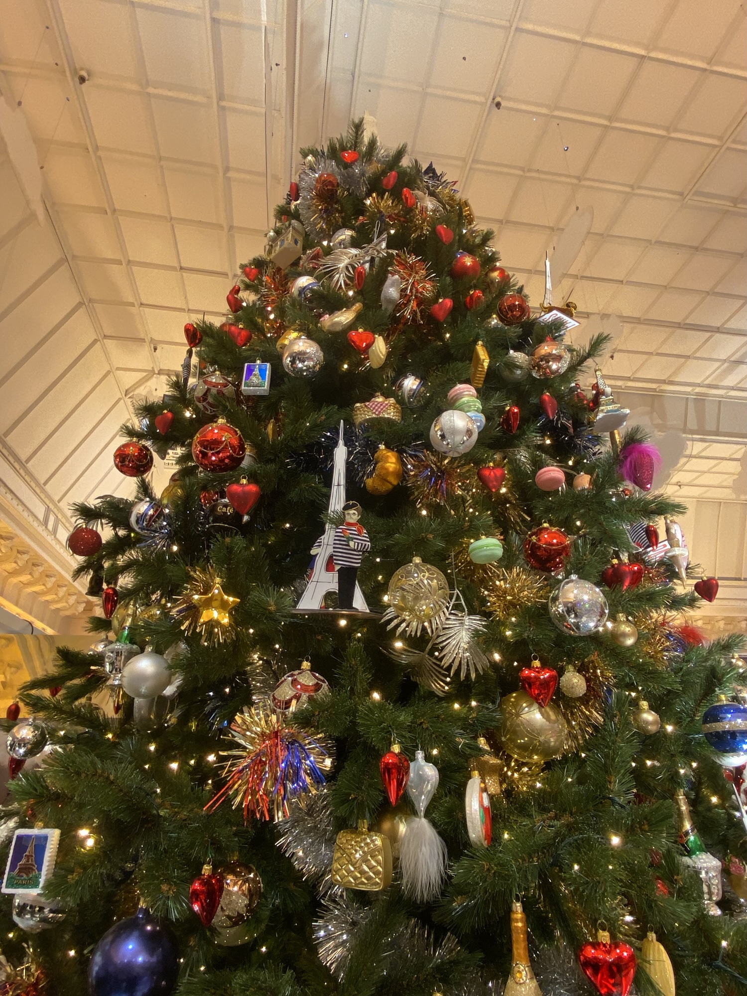 Parisian Christmas tree at the Bon marché in Paris