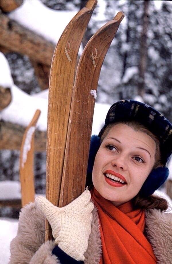 Old Hollywood stars under the snow (3)