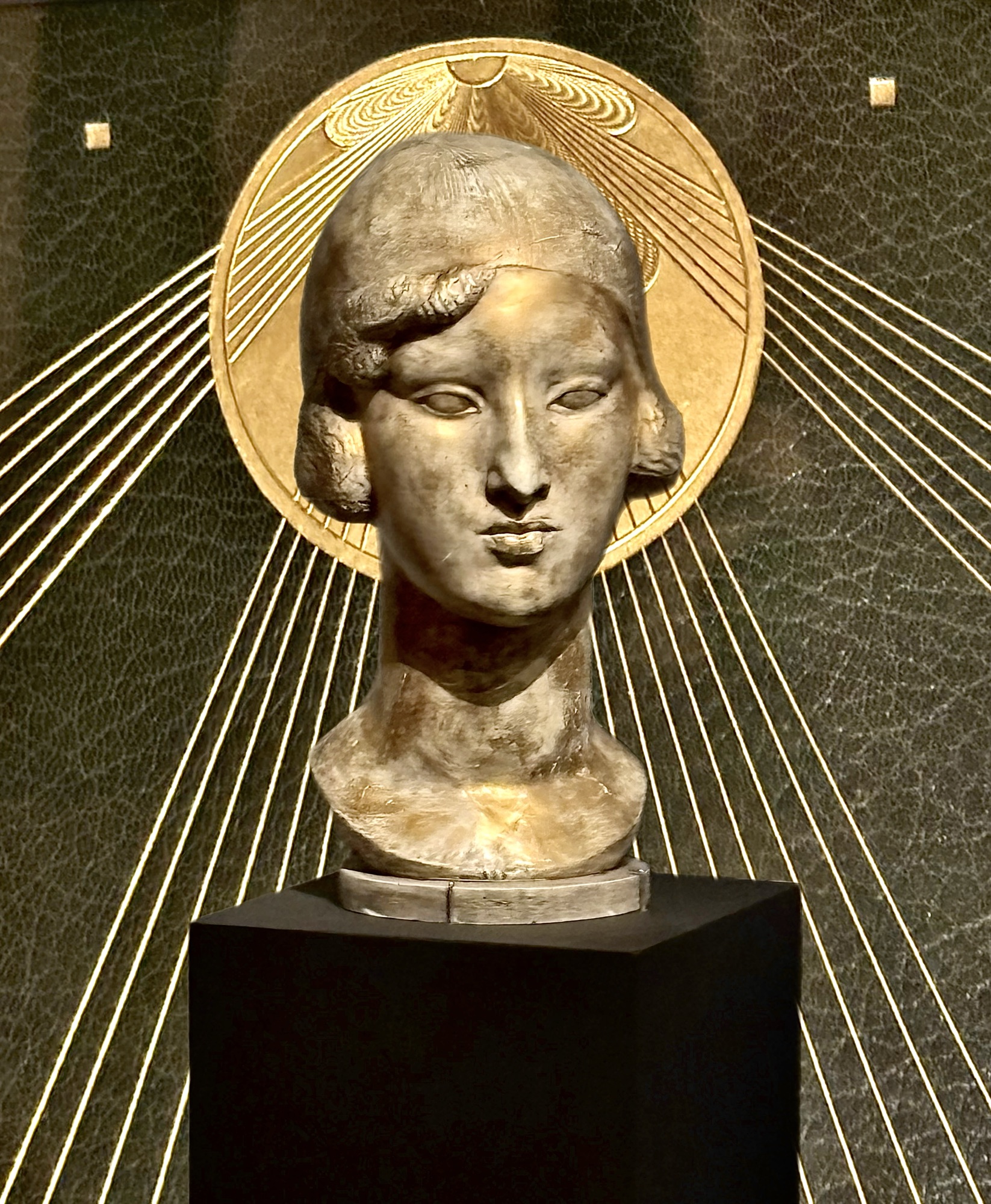 Auréolée d’or